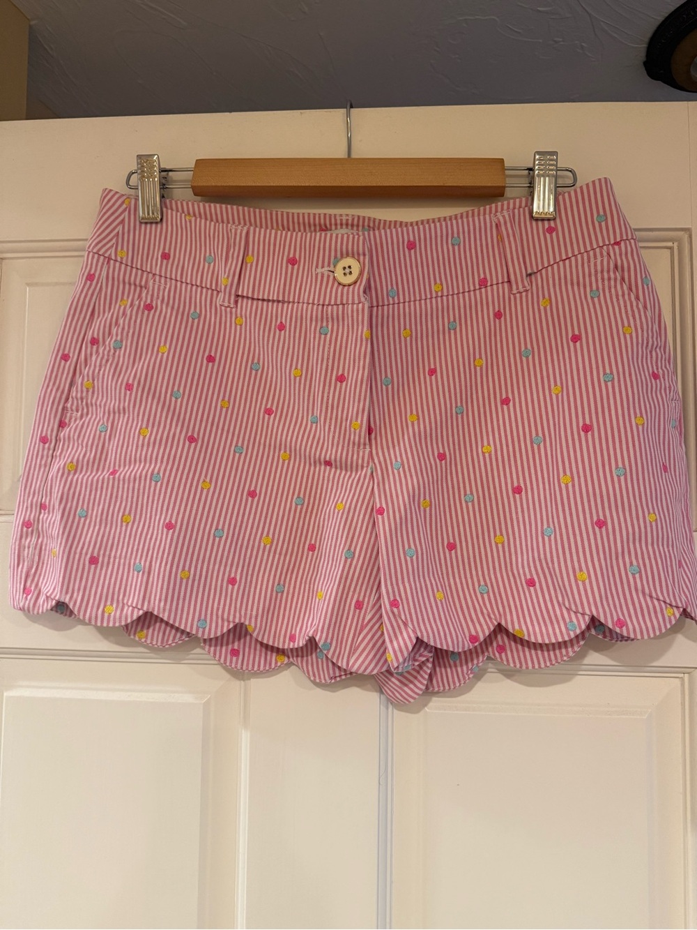 crown & ivy Pink Striped Scallop Hem Shorts with Multicolor Dot Embroidery